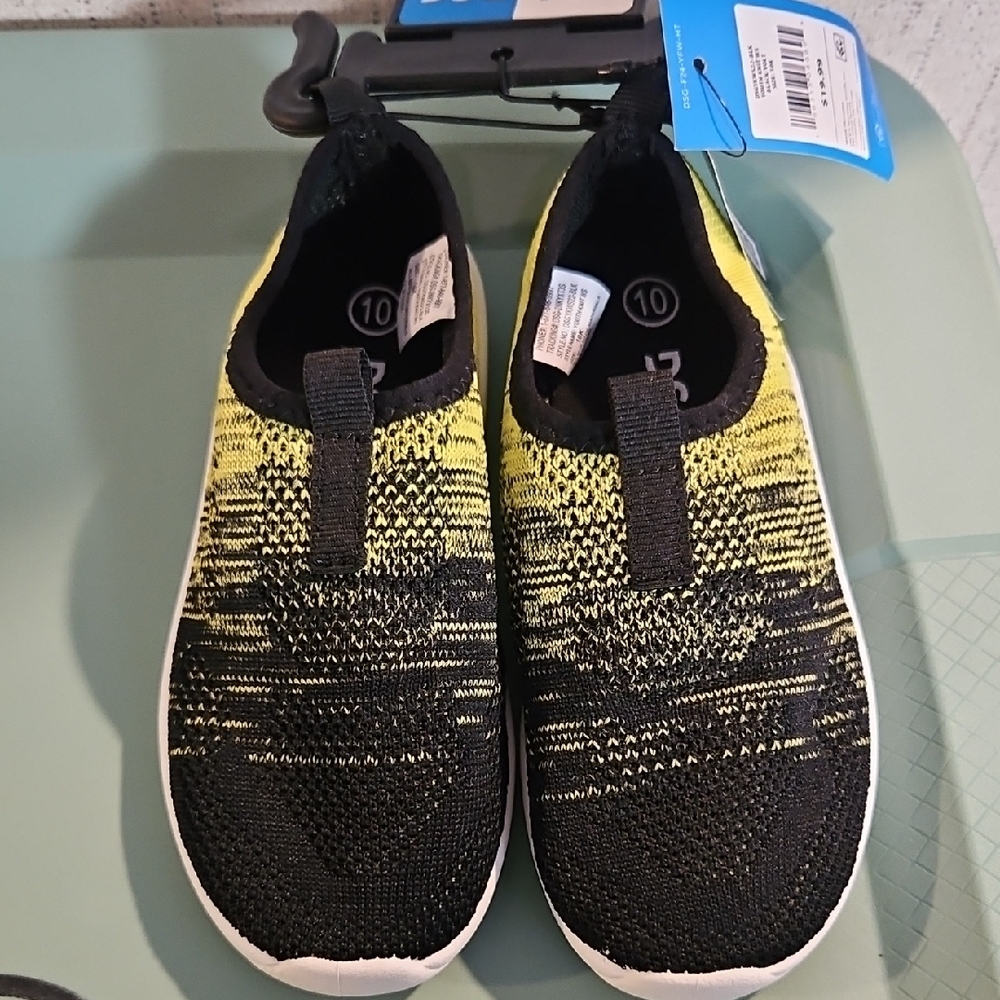 DSG Direct Youth Knit Water Shoes: BLACK/VOLT: NEW WITH TAGS: SIZE 10